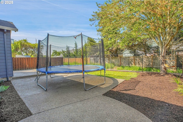 417 W Kemper Crest Dr, Newberg, OR 97132 - fenced backyard with a trampoline and a patio area