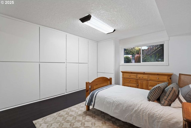 8014 SE Middle Way, Vancouver, WA 98664 - bedroom with a textured ceiling