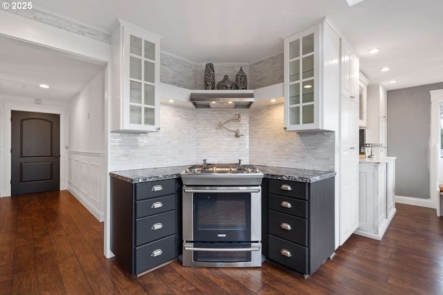 8014 SE Middle Way, Vancouver, WA 98664 - kitchen featuring stainless steel gas range oven, white cabinets, dark wood-style flooring, backsplash, and recessed lighting