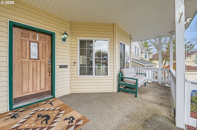 doorway to property with covered porch