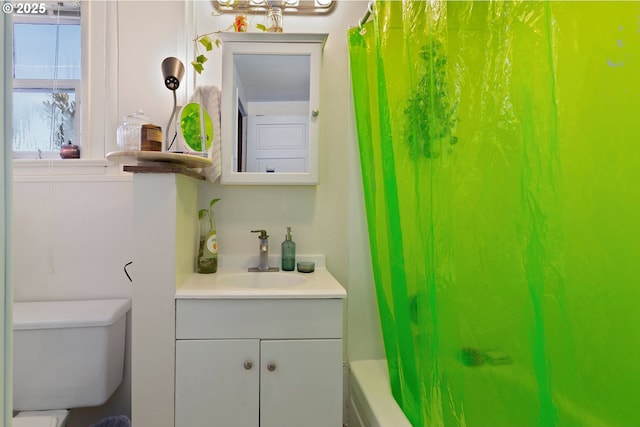 full bathroom featuring toilet, shower / tub combo, and vanity