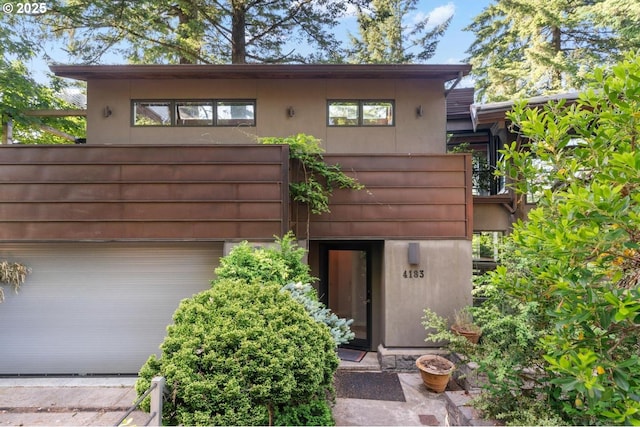 4183 SW Greenleaf Dr, Portland, OR 97221 - view of front facade with stucco siding