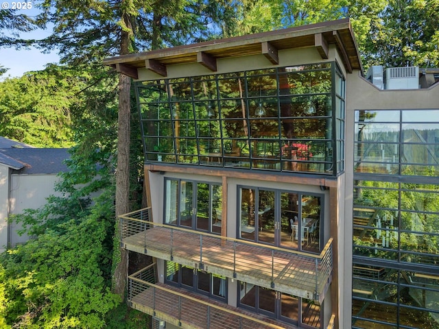 4183 SW Greenleaf Dr, Portland, OR 97221 - view of property exterior featuring a balcony