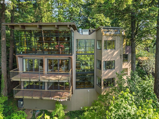 4183 SW Greenleaf Dr, Portland, OR 97221 - rear view of property featuring a balcony