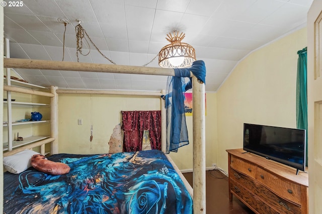 51014 Dement Creek Rd, Myrtle Point, OR 97458 - bedroom featuring vaulted ceiling