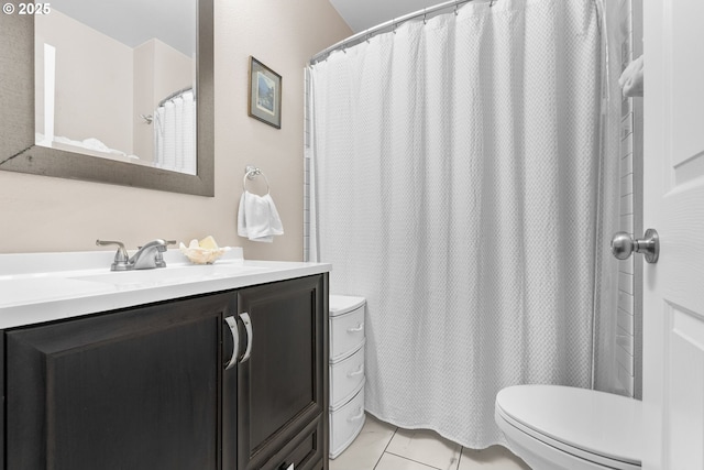 4604 SE 30th Ave, Portland, OR 97202 - full bathroom with toilet, vanity, and a shower with shower curtain