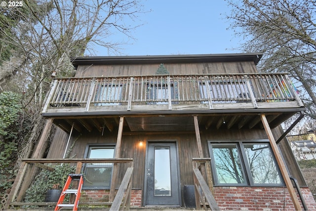 exterior space featuring a balcony