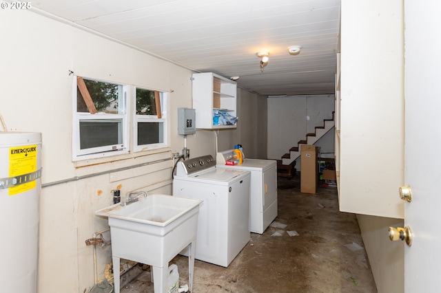 166 Iowa St, Eugene, OR 97402 - laundry room featuring water heater and washing machine and clothes dryer
