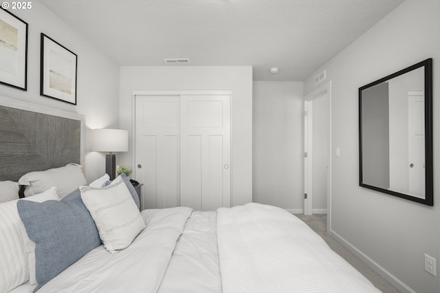 5603 Edward Ct SE, Albany, OR 97322 - carpeted bedroom with a closet and a textured ceiling