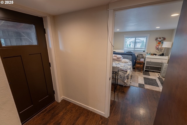 1727 E Washington Ave, Cottage Grove, OR 97424 - foyer with wood finished floors and recessed lighting