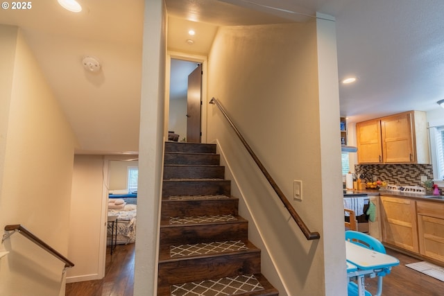 1727 E Washington Ave, Cottage Grove, OR 97424 - stairway with wood finished floors, plenty of natural light, and recessed lighting