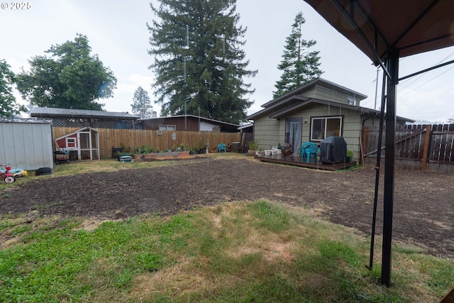 1727 E Washington Ave, Cottage Grove, OR 97424 - fenced backyard featuring a deck and a shed