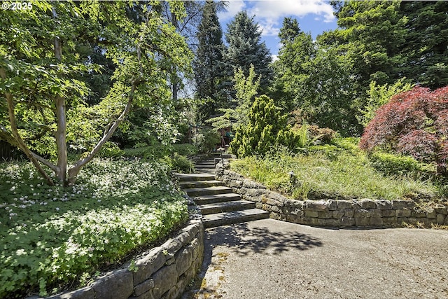 12643 S Iron Mountain Blvd, Portland, OR 97219 - surrounding community featuring stairs