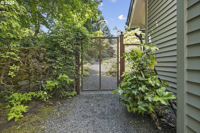 12643 S Iron Mountain Blvd, Portland, OR 97219 - view of gate