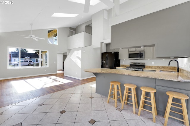 kitchen featuring appliances with stainless steel finishes, kitchen peninsula, and a breakfast bar area