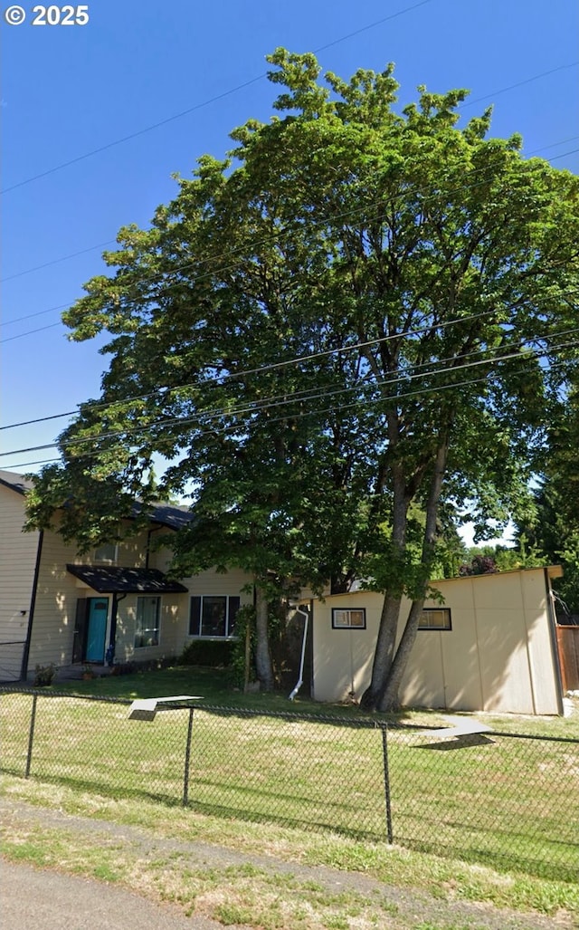 view of front of home with a front yard