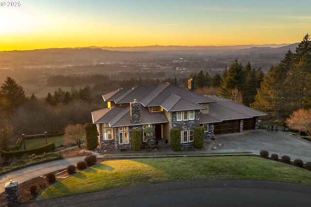 view of front of property featuring a yard, a garage, and a mountain view