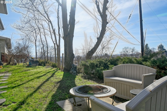 view of yard featuring an outdoor fire pit