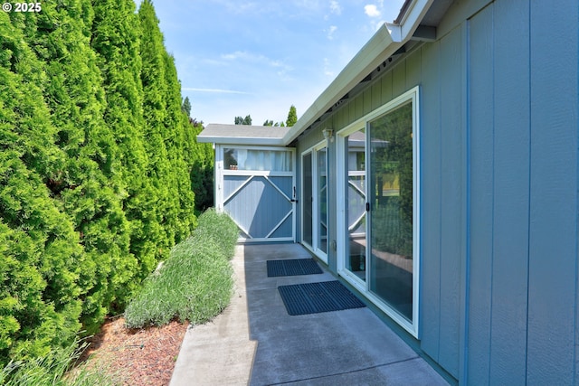 640 Sherman Dr, The Dalles, OR 97058 - entrance to property with a gate and a patio area