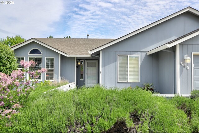 640 Sherman Dr, The Dalles, OR 97058 - single story home featuring roof with shingles