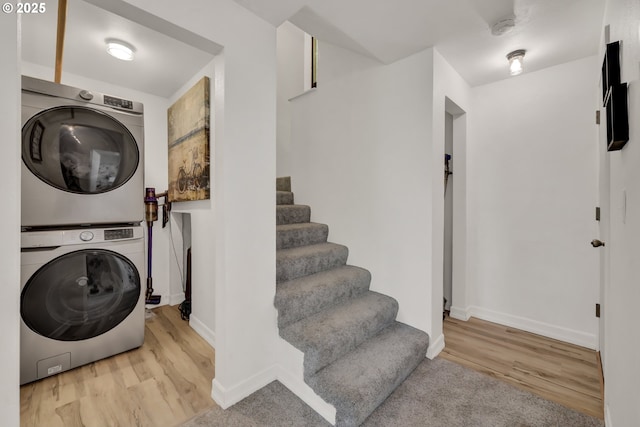 103 Treehill Loop, Eugene, OR 97405 - laundry room featuring stacked washer / drying machine and wood finished floors