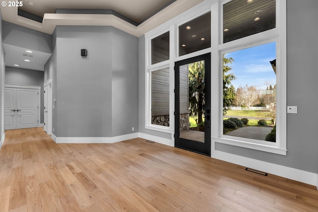 entryway featuring light wood-style floors, recessed lighting, visible vents, and baseboards