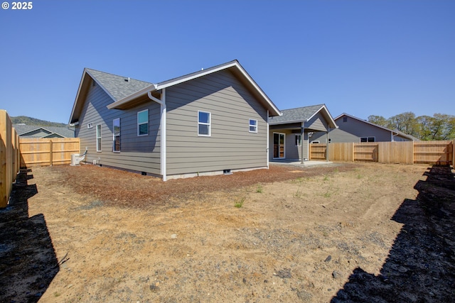 113 Citation Ct, Winston, OR 97496 - back of property featuring crawl space and a fenced backyard