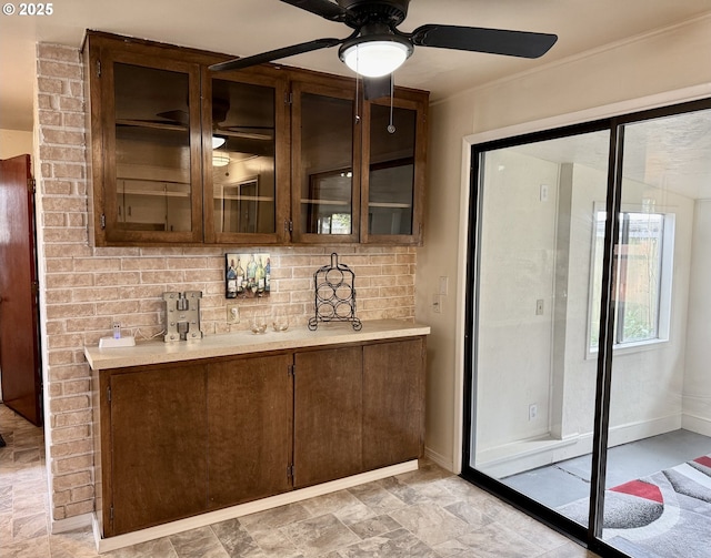 bar featuring tasteful backsplash and ceiling fan