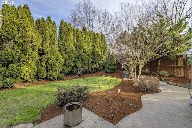 view of yard with a patio area