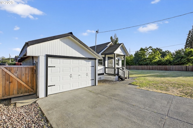 1570 Blaine St, Woodburn, OR 97071 - view of front of house with a detached garage
