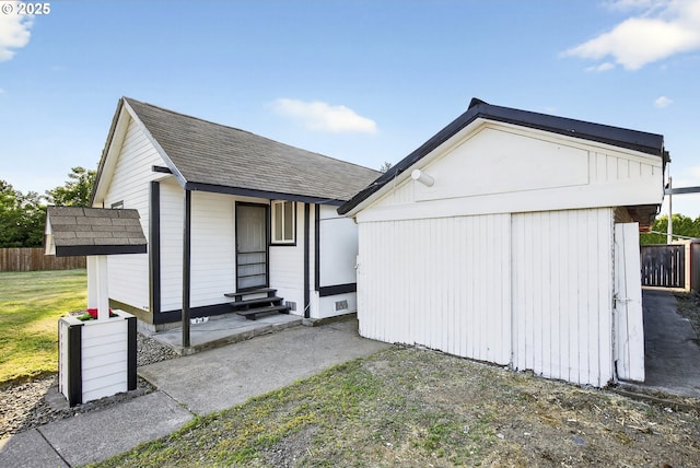 1570 Blaine St, Woodburn, OR 97071 - view of outbuilding featuring entry steps