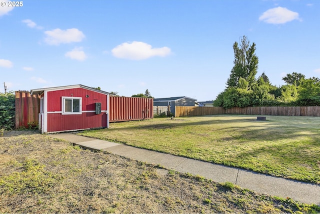 1570 Blaine St, Woodburn, OR 97071 - view of yard featuring an outdoor structure