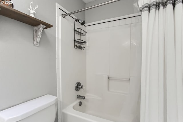 full bath featuring shower / tub combo with curtain and toilet