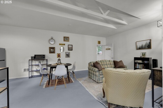91760 Horse Creek Rd, Mckenzie Bridge, OR 97413 - living area featuring baseboards and finished concrete flooring