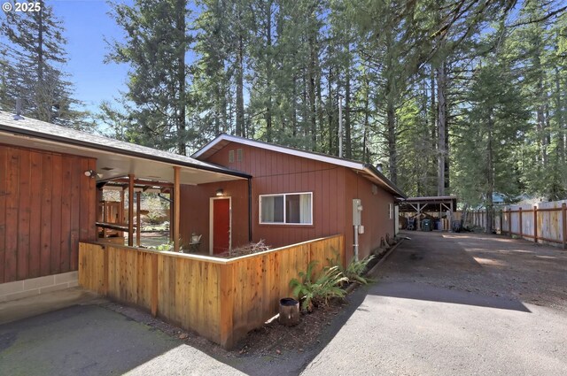 91760 Horse Creek Rd, Mckenzie Bridge, OR 97413 - view of front of home featuring asphalt driveway