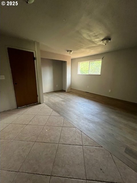 73927 Alder Grove Rd, Clatskanie, OR 97016 - unfurnished room with light tile patterned flooring