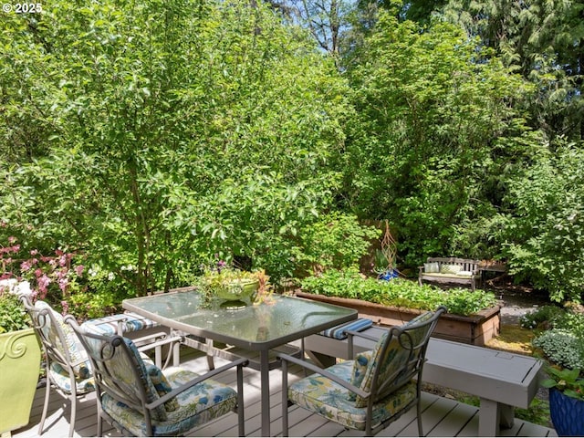 4679 Dogwood Dr, Lake Oswego, OR 97035 - wooden terrace with outdoor dining space