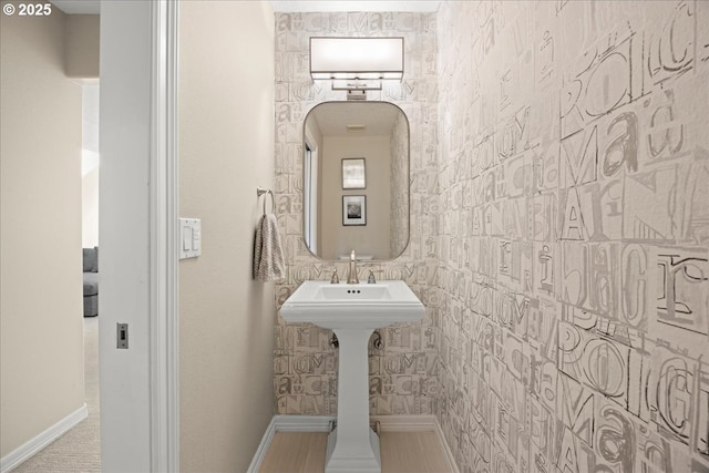 4679 Dogwood Dr, Lake Oswego, OR 97035 - bathroom featuring baseboards