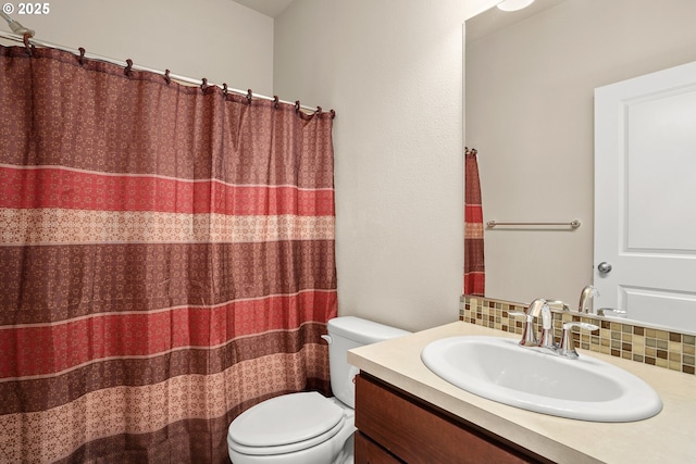 bathroom with vanity, decorative backsplash, a shower with curtain, and toilet