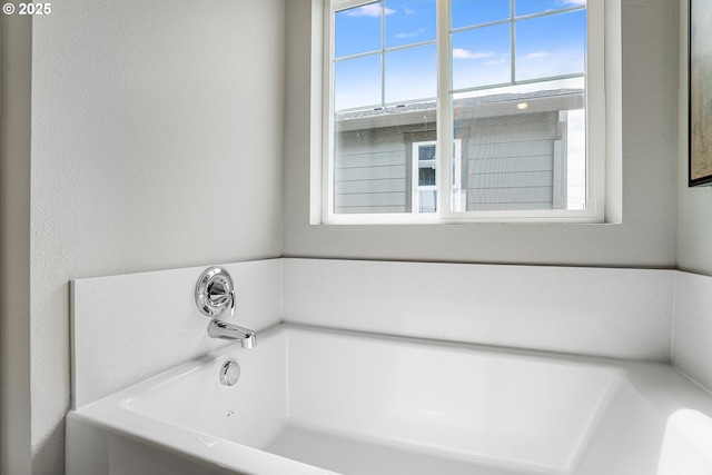 966 Legacy Ln, Eugene, OR 97402 - bathroom with a bath
