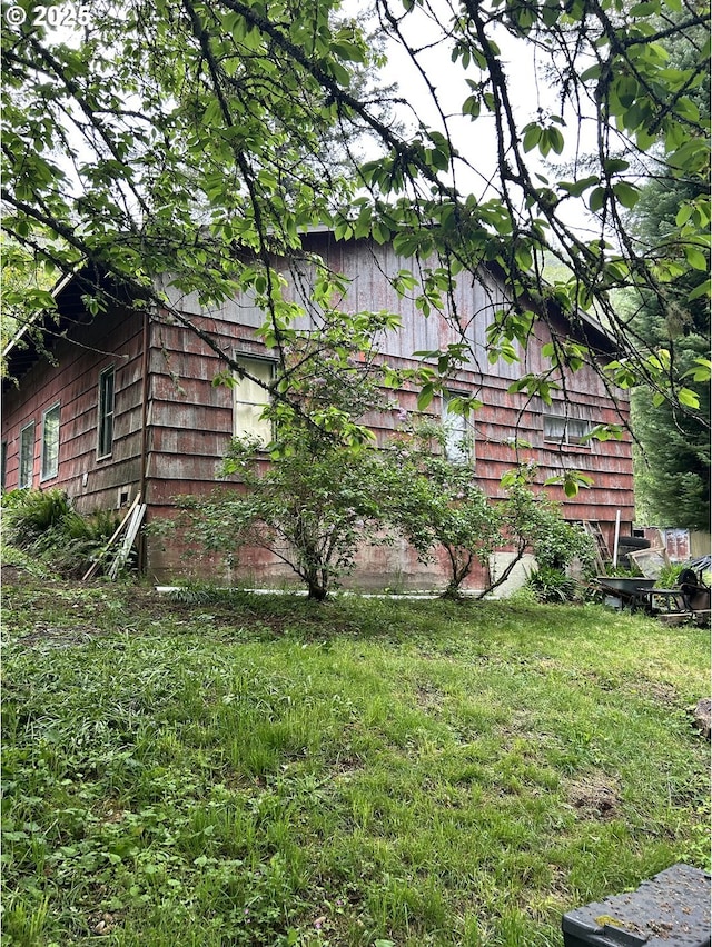 view of grassy yard