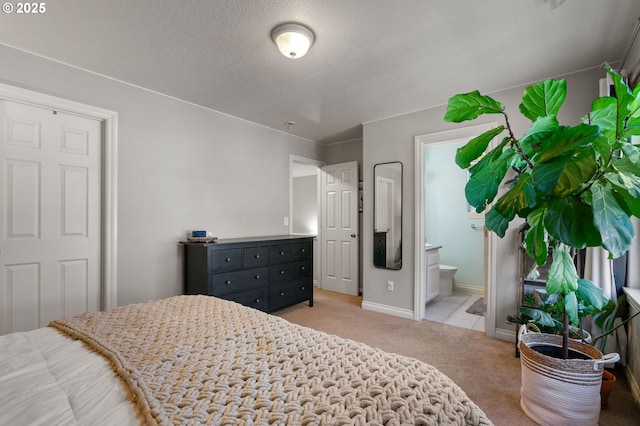 17881 SW Pars Pl, Beaverton, OR 97078 - bedroom featuring carpet floors, a textured ceiling, connected bathroom, and baseboards