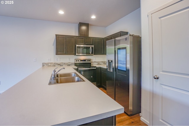 2153 NE 118th Pl, Vancouver, WA 98684 - kitchen with stainless steel appliances, a sink, light countertops, light wood-style flooring, and a peninsula