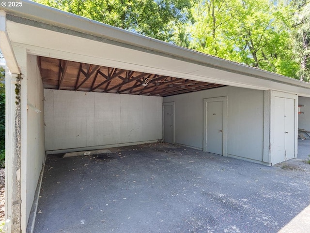 8512 SW Brightfield Cir, Tigard, OR 97223 - view of garage