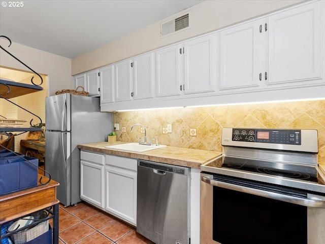 8512 SW Brightfield Cir, Tigard, OR 97223 - kitchen featuring appliances with stainless steel finishes, a sink, light countertops, and tasteful backsplash