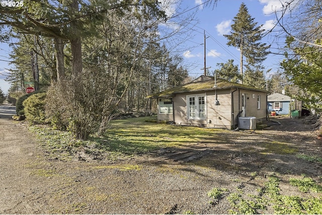 view of yard featuring entry steps