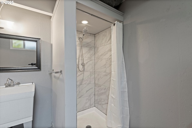721 NW 76th St, Vancouver, WA 98665 - bathroom featuring a tile shower and vanity