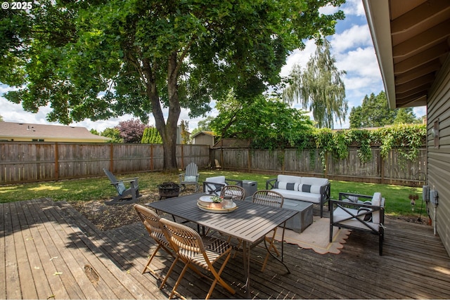 1001 S Grant St, Canby, OR 97013 - deck featuring an outdoor hangout area and a fenced backyard