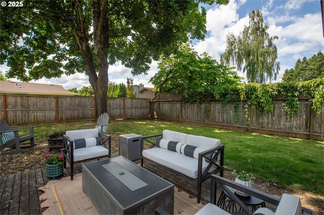 1001 S Grant St, Canby, OR 97013 - fenced backyard with outdoor lounge area