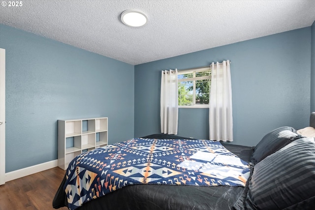 1050 D St, Baker City, OR 97814 - bedroom with wood finished floors and a textured ceiling
